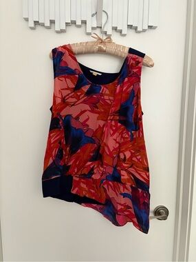 leifsdottir Navy and Red Floral Shell Top